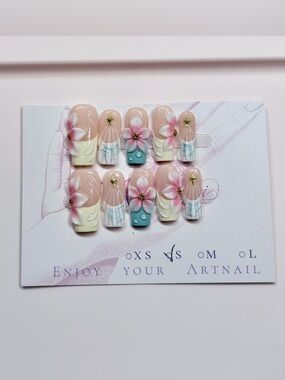 Pastel Blossom Seashell Press-On Nail Set | Size S